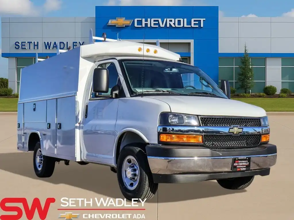 2025 Chevrolet Express 3500 139 WB's photo