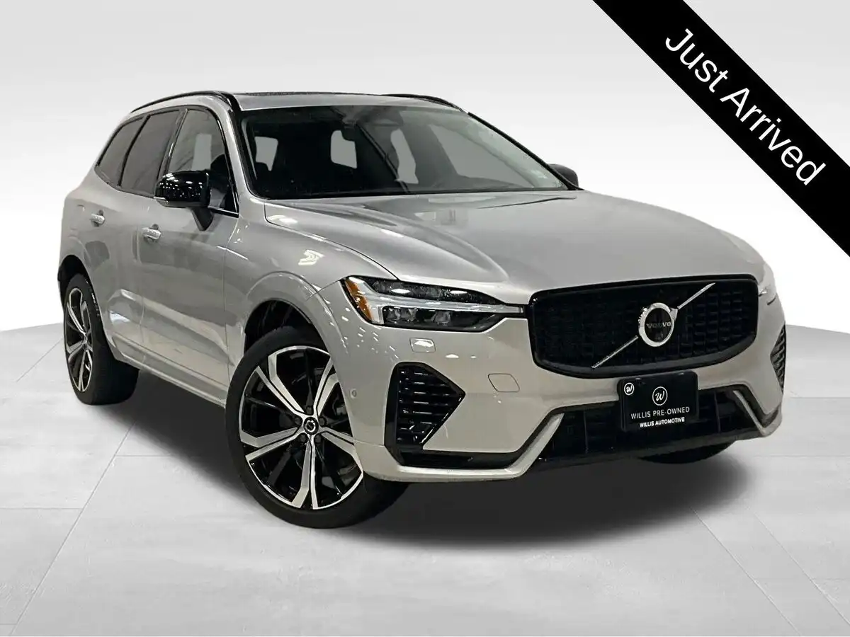 2024 Volvo XC60 T8 Ultimate Dark Theme AWD's photo