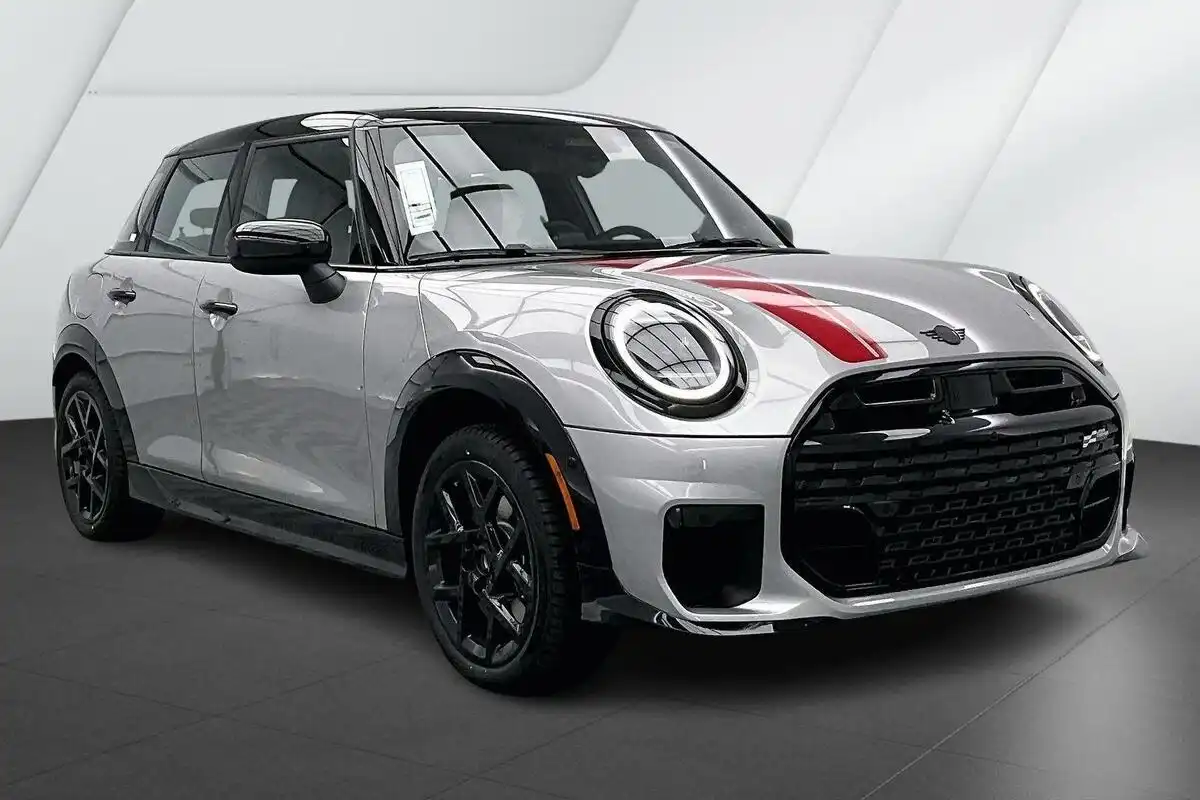 2026 MINI Hardtop Cooper S's photo