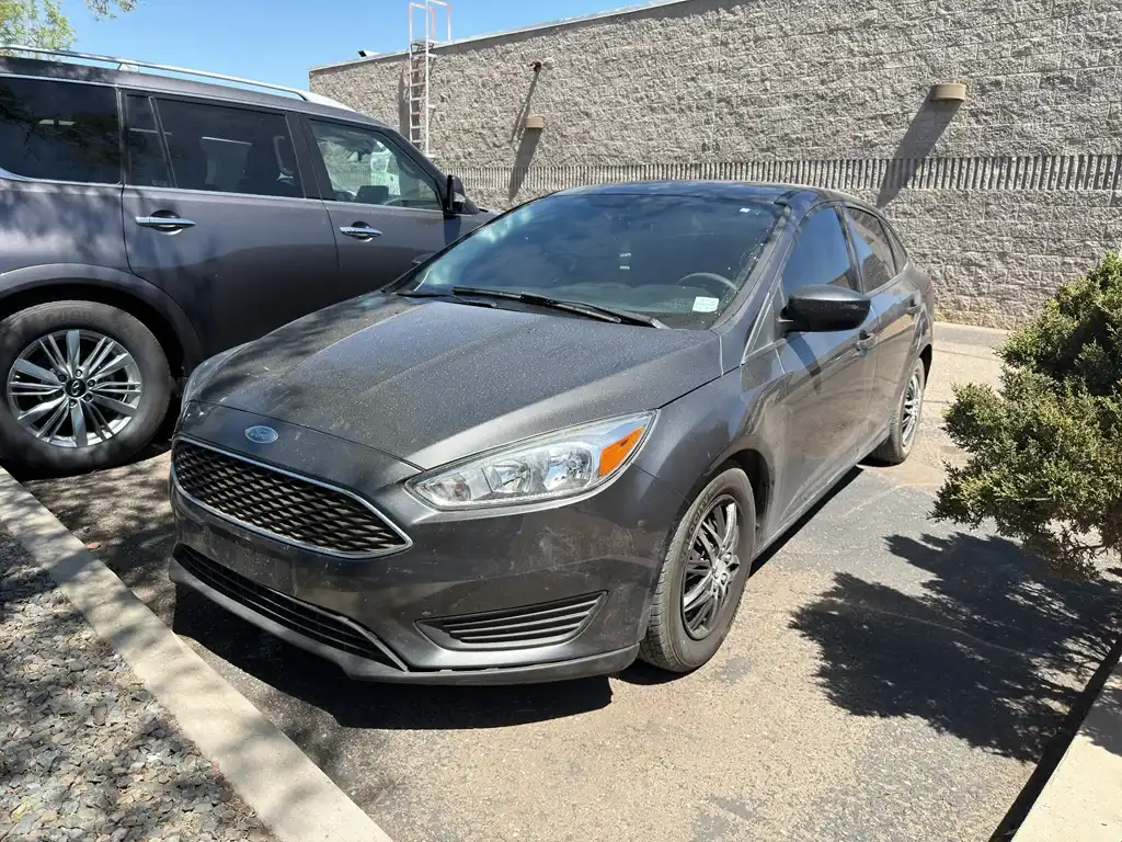 2018 Ford Focus Sedan S's photo