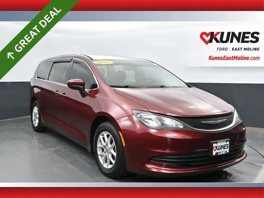 2017 Chrysler Pacifica LX's photo