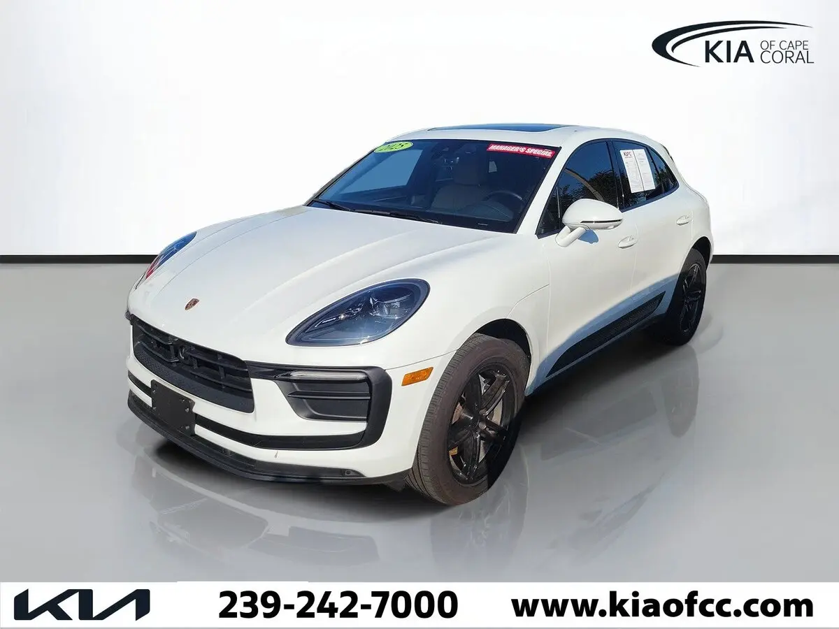 2025 Porsche Macan Base photo 3