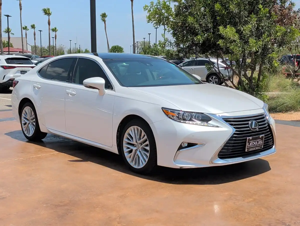 2017 Lexus ES 350 350's photo