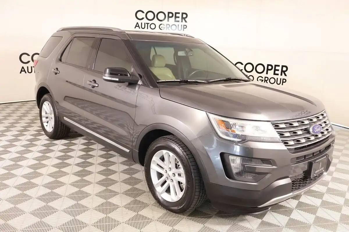 2016 Ford Explorer XLT FWD's photo
