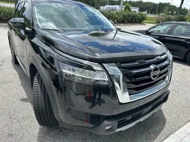 2022 Nissan Pathfinder Platinum 2WD's photo