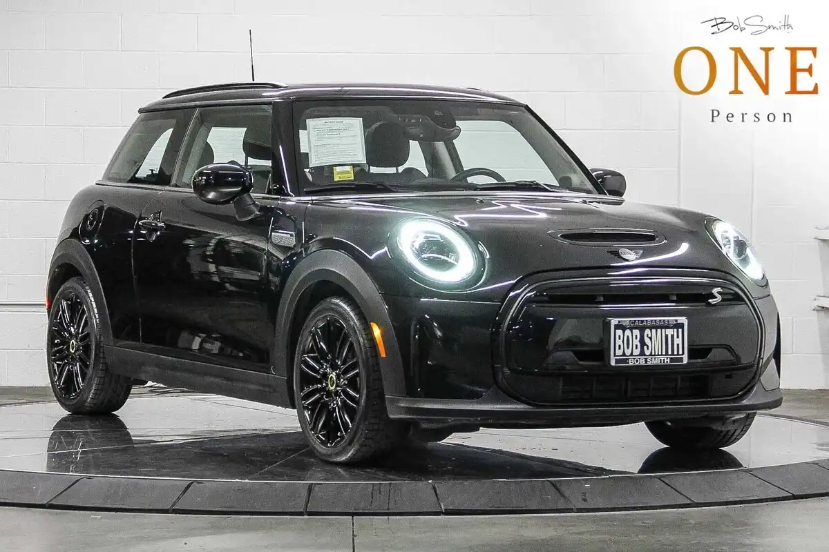 2024 MINI Hardtop Cooper SE's photo