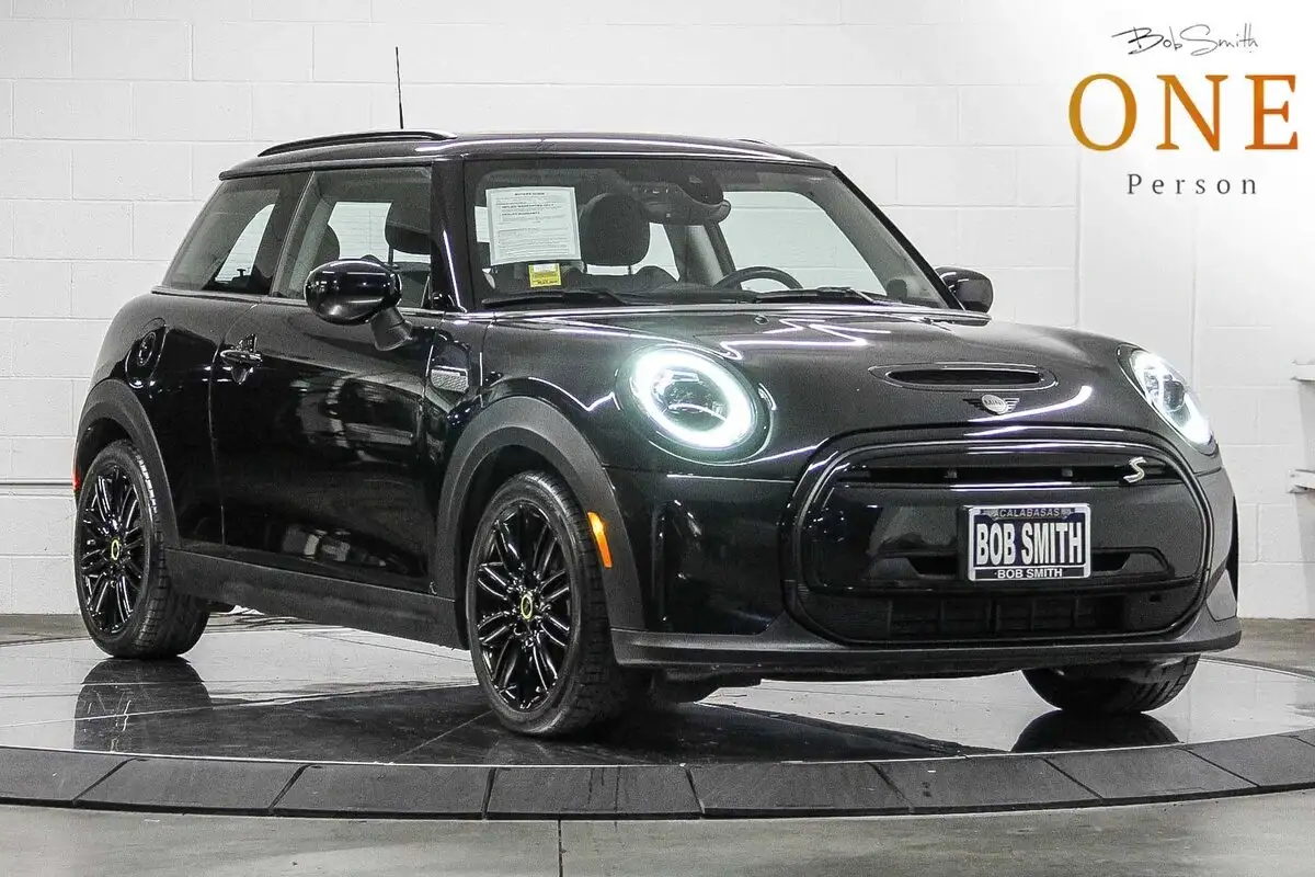 2024 MINI Hardtop Cooper SE's photo