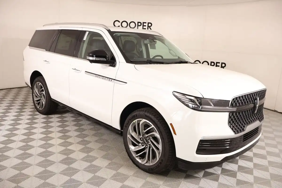 2027 Lincoln Navigator Reserve 4WD's photo