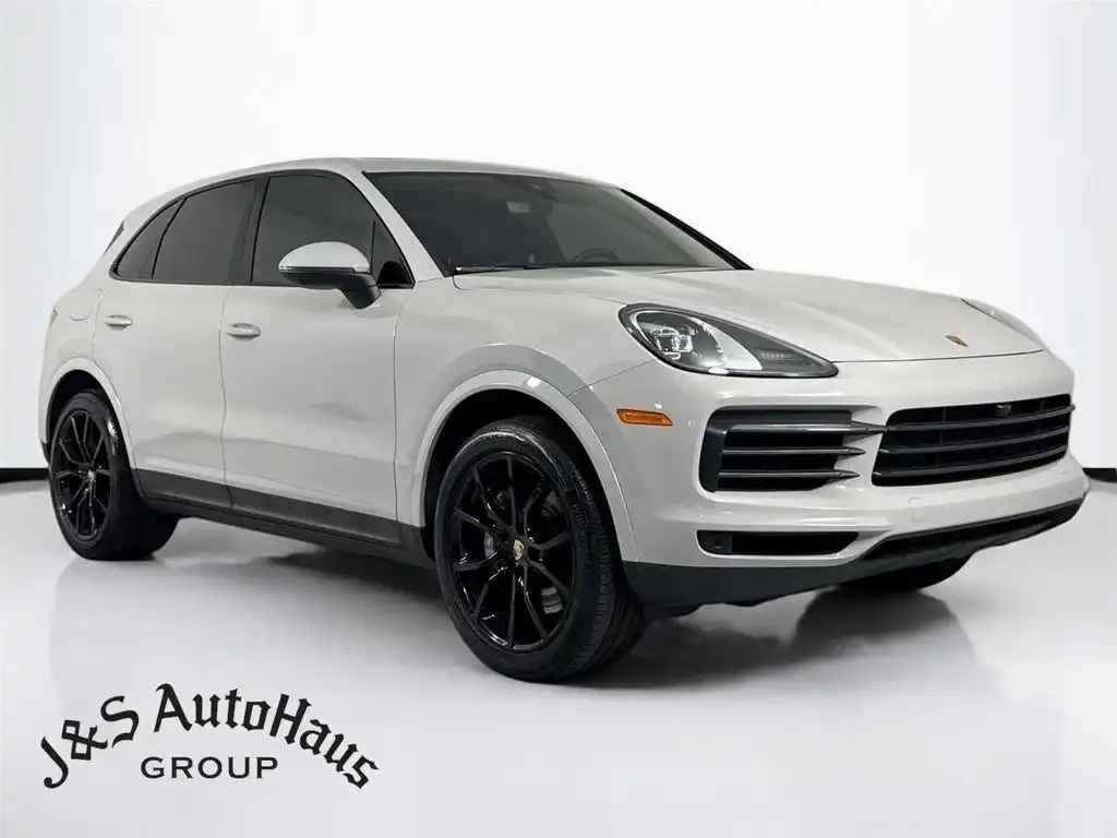 2023 Porsche Cayenne Platinum Edition's photo