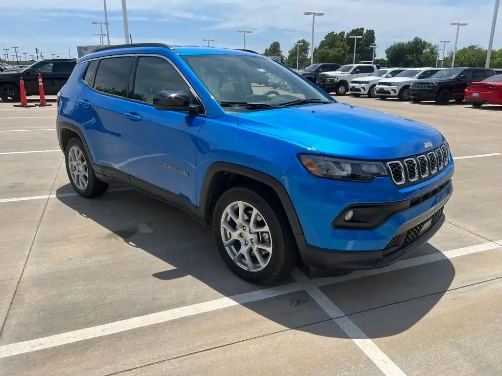 2024 Jeep Compass Latitude Lux 4X4's photo