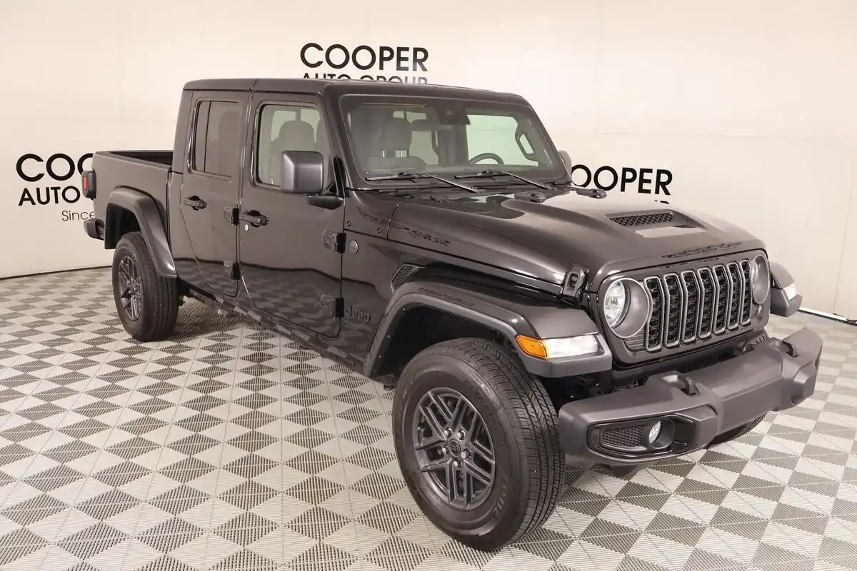 2025 Jeep Gladiator Sport S Auto's photo