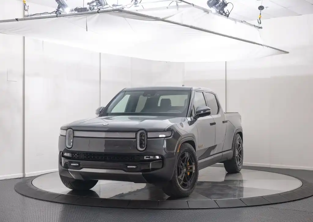 2023 Rivian R1T Adventure Quad-Motor Large Pack's photo