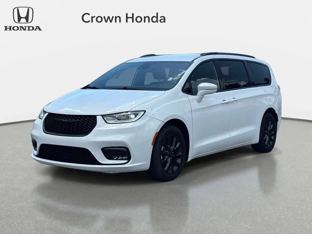 2021 Chrysler Pacifica Touring photo 1