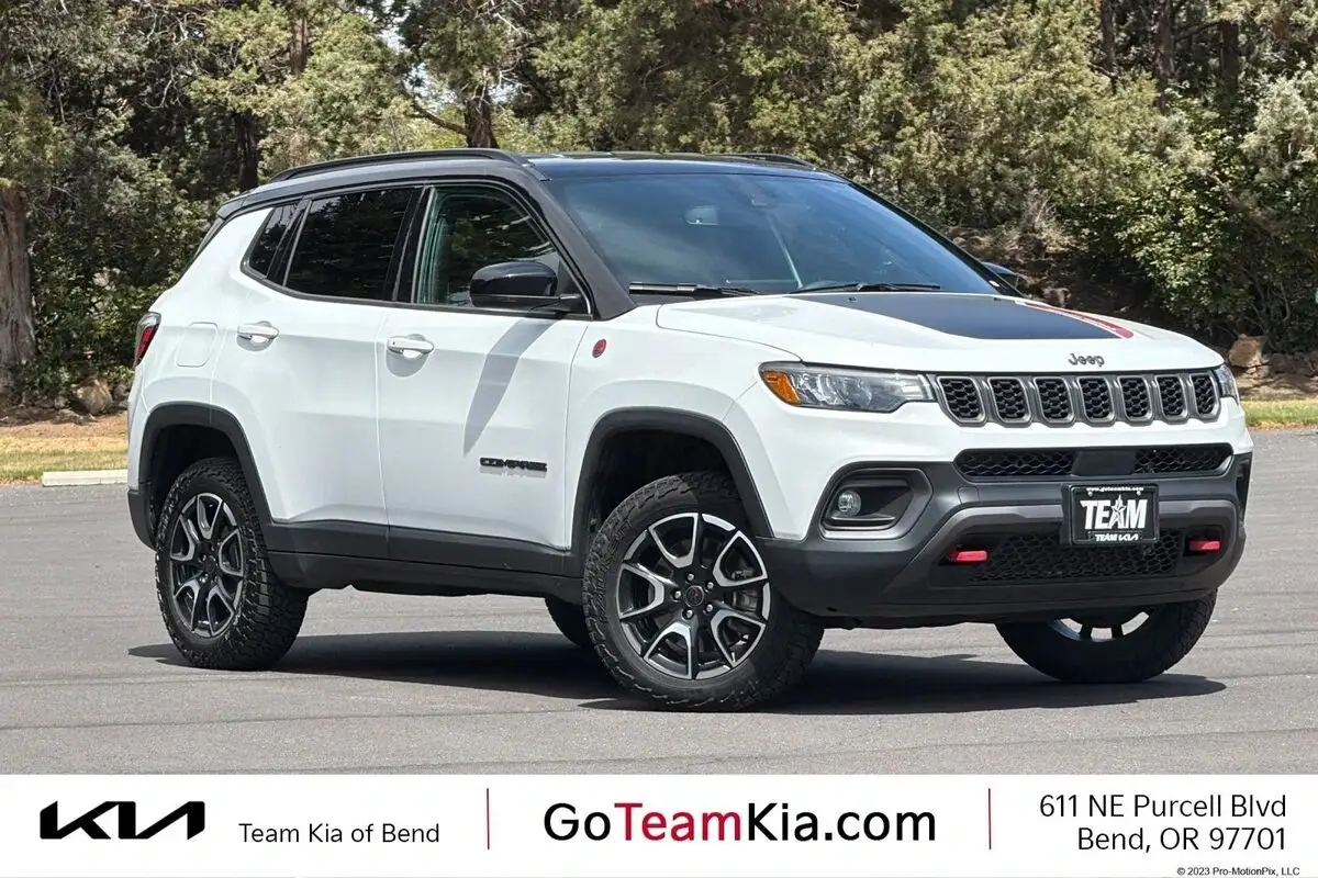2025 Jeep Compass Trailhawk 4X4 photo 1