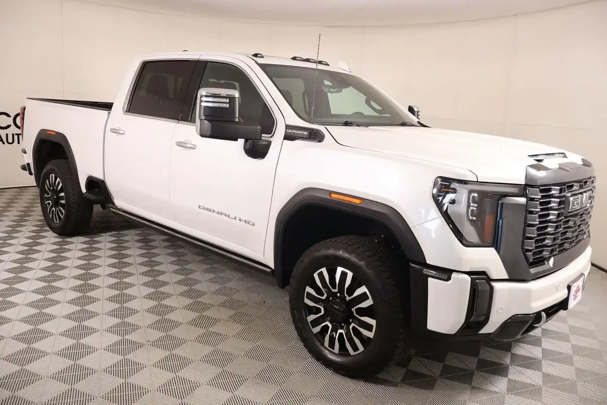 2024 GMC Sierra Denali Ultimate 4WD Crew Cab Long Box's photo