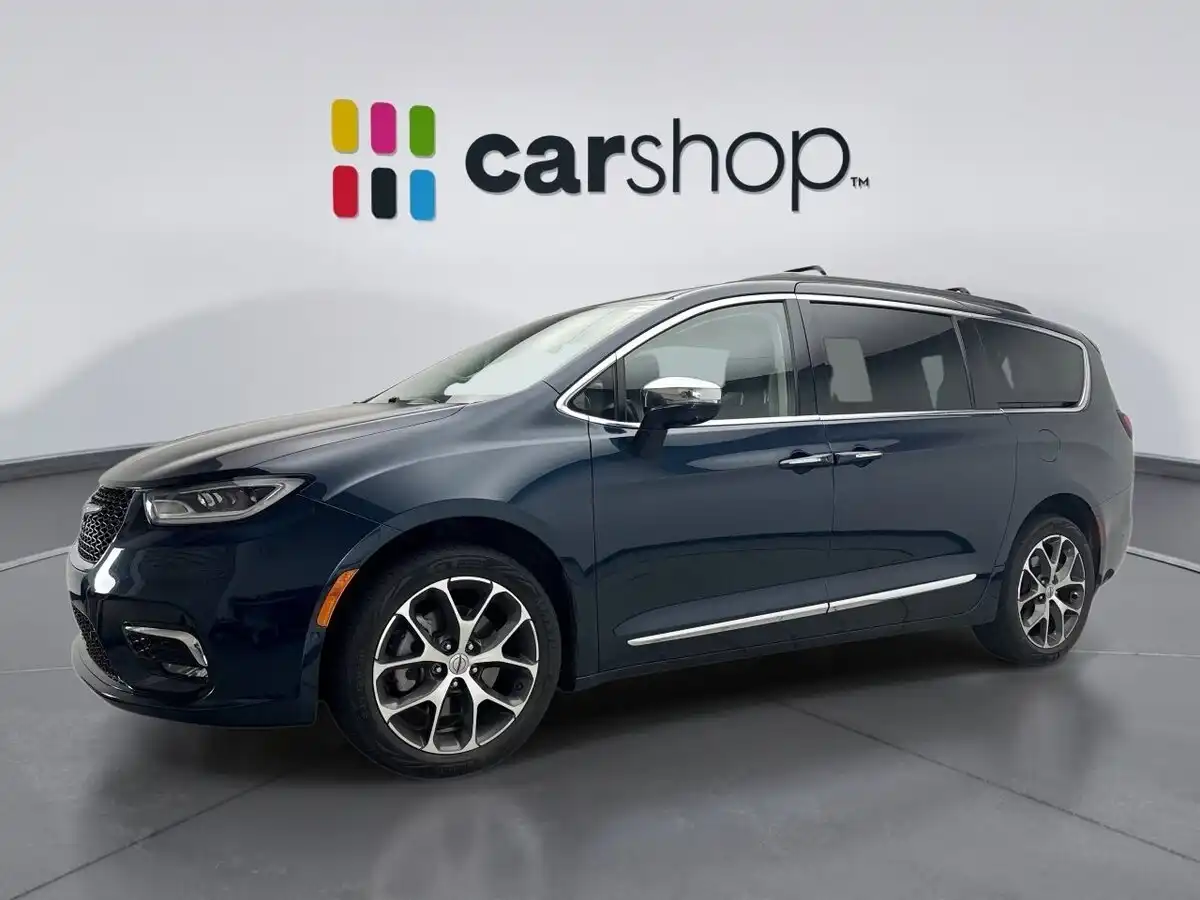 2022 Chrysler Pacifica Limited's photo