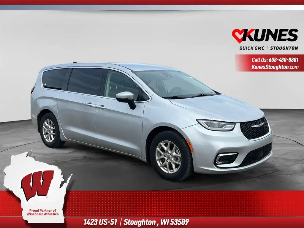 2023 Chrysler Pacifica Touring L's photo