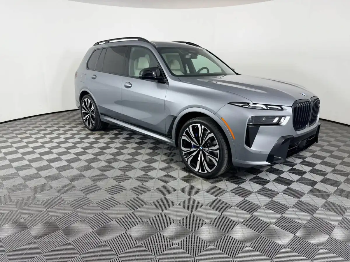 2026 BMW X7 M60i's photo