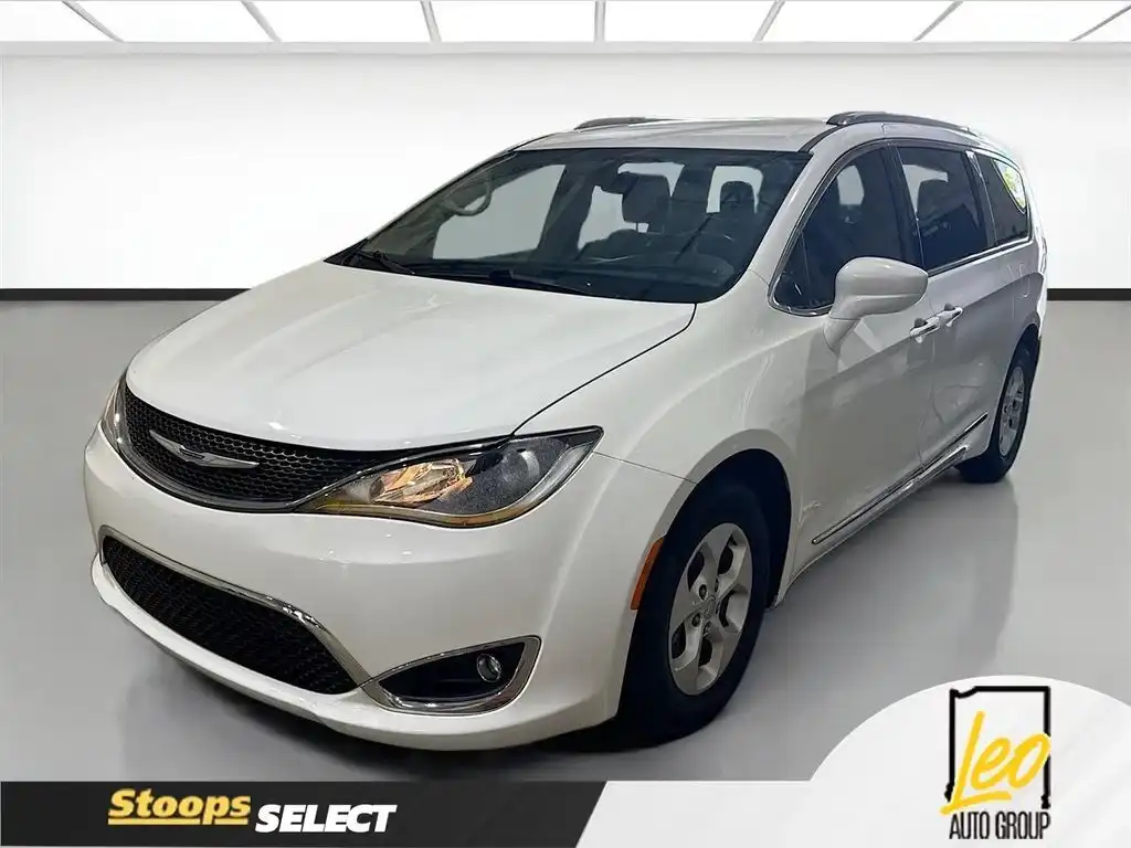 2017 Chrysler Pacifica Touring-L Plus's photo