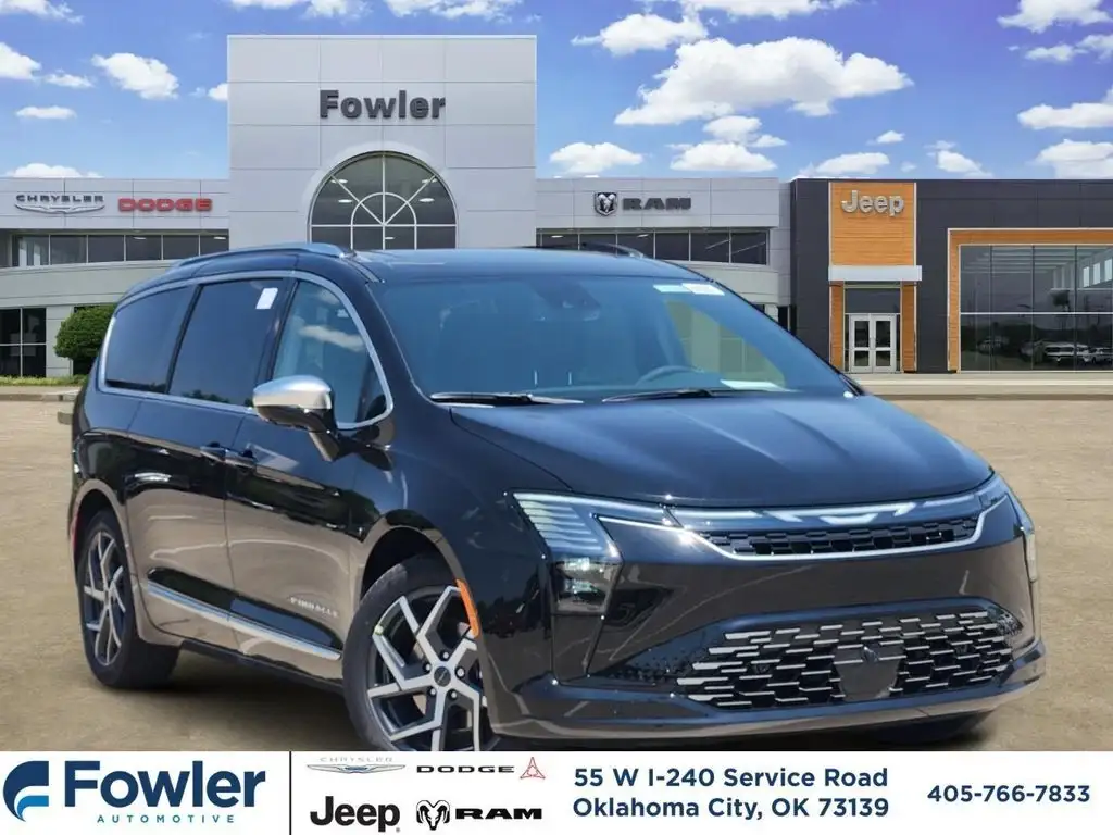 2027 Chrysler Pacifica Pinnacle's photo
