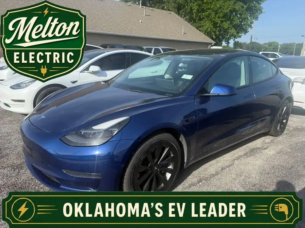 2022 Tesla Model 3 Standard Range Plus's photo