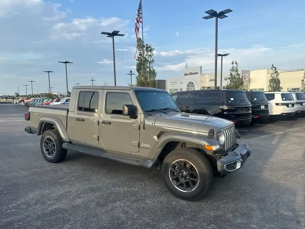 2022 Jeep Gladiator Overland's photo