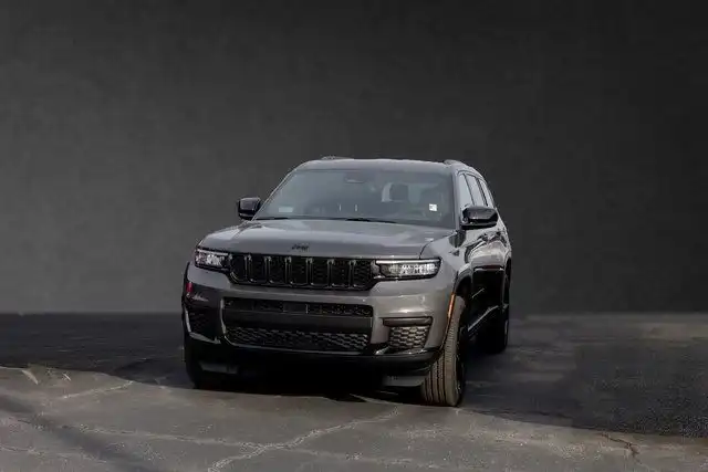 2025 Jeep Grand Cherokee L Altitude X 4WD's photo