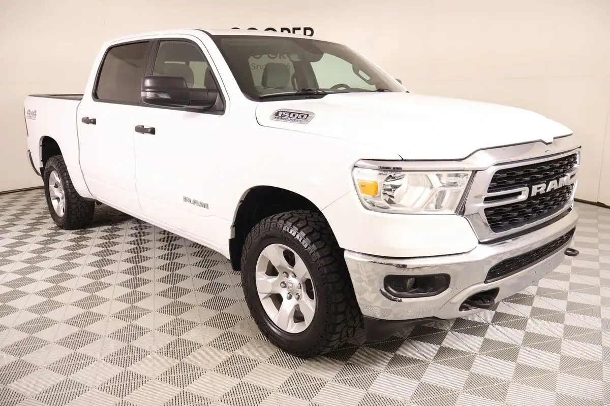 2024 RAM 1500 Big Horn/Lone Star 4x4 Crew Cab 5'7's photo