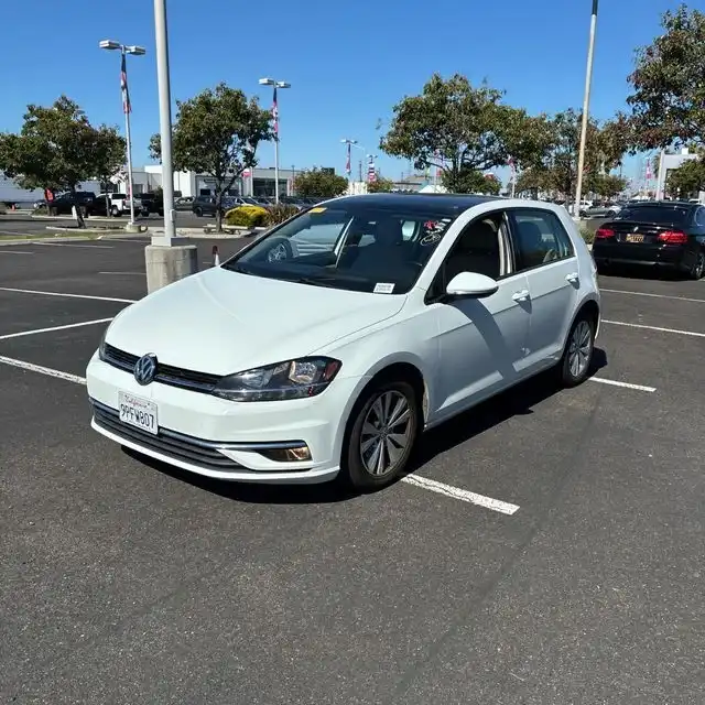 2018 Volkswagen Golf TSI SE Auto's photo