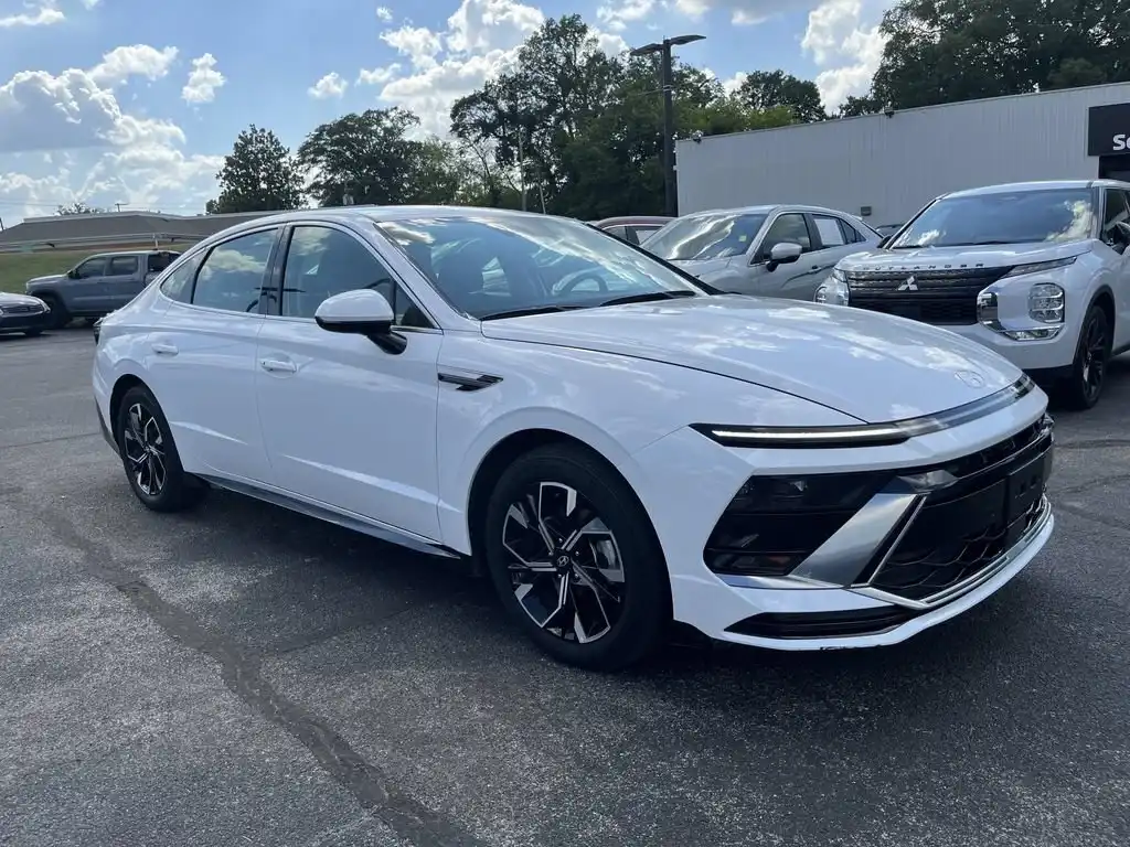 2025 Hyundai Sonata SEL's photo