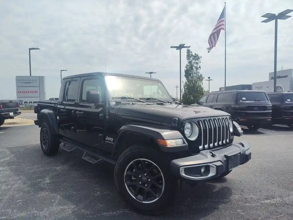 2023 Jeep Gladiator Overland's photo