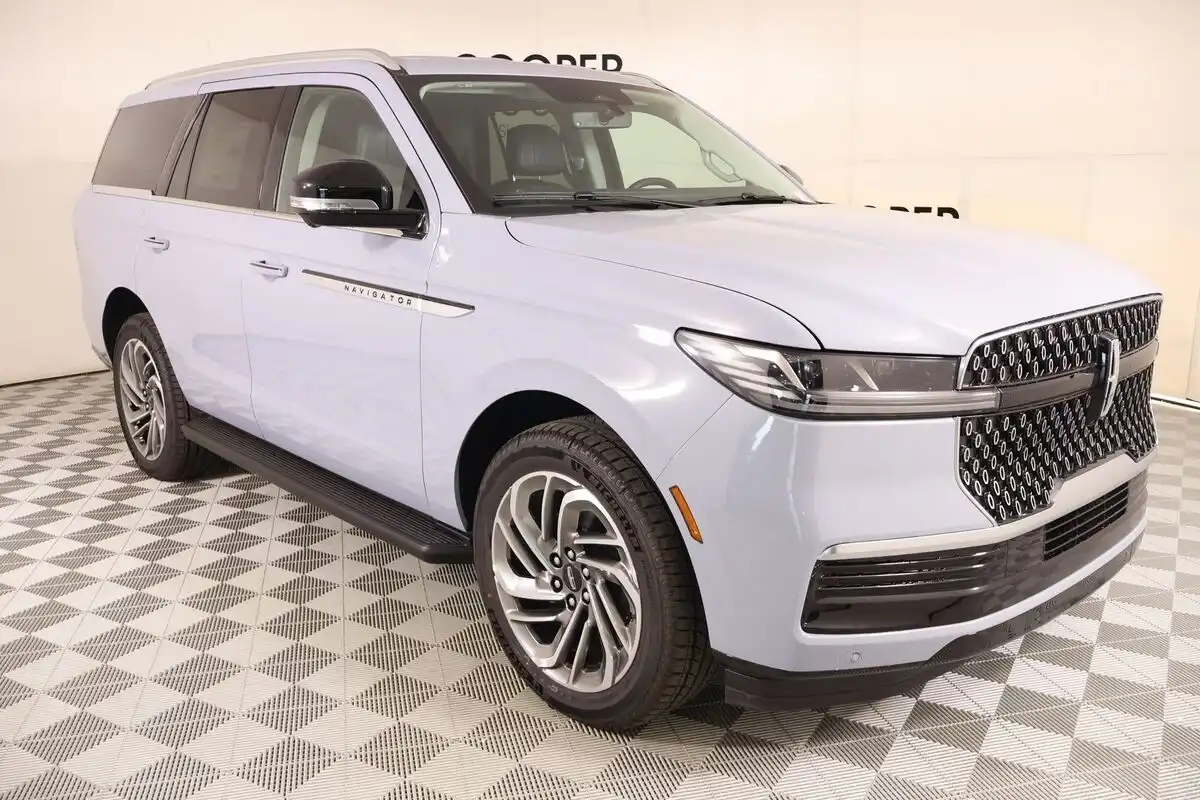 2027 Lincoln Navigator Premiere AWD's photo