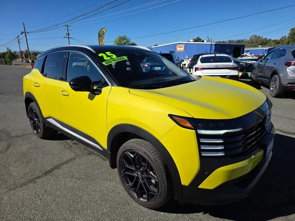 2025 Nissan Kicks 2.0 SR's photo