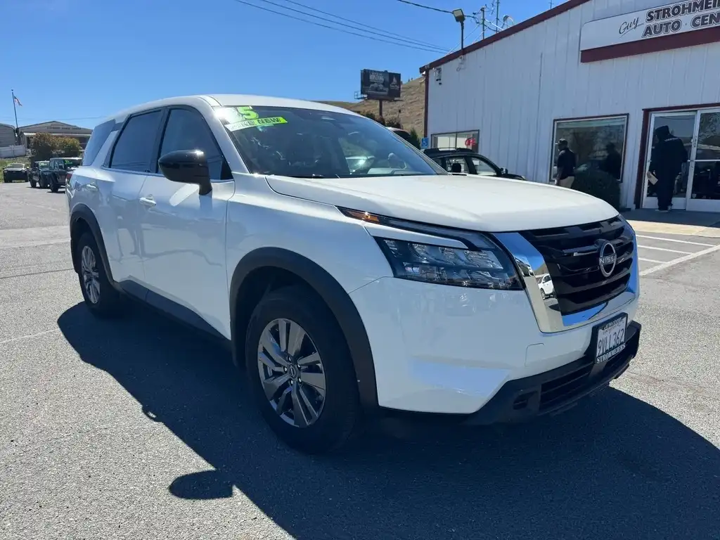 2025 Nissan Pathfinder S 2WD's photo
