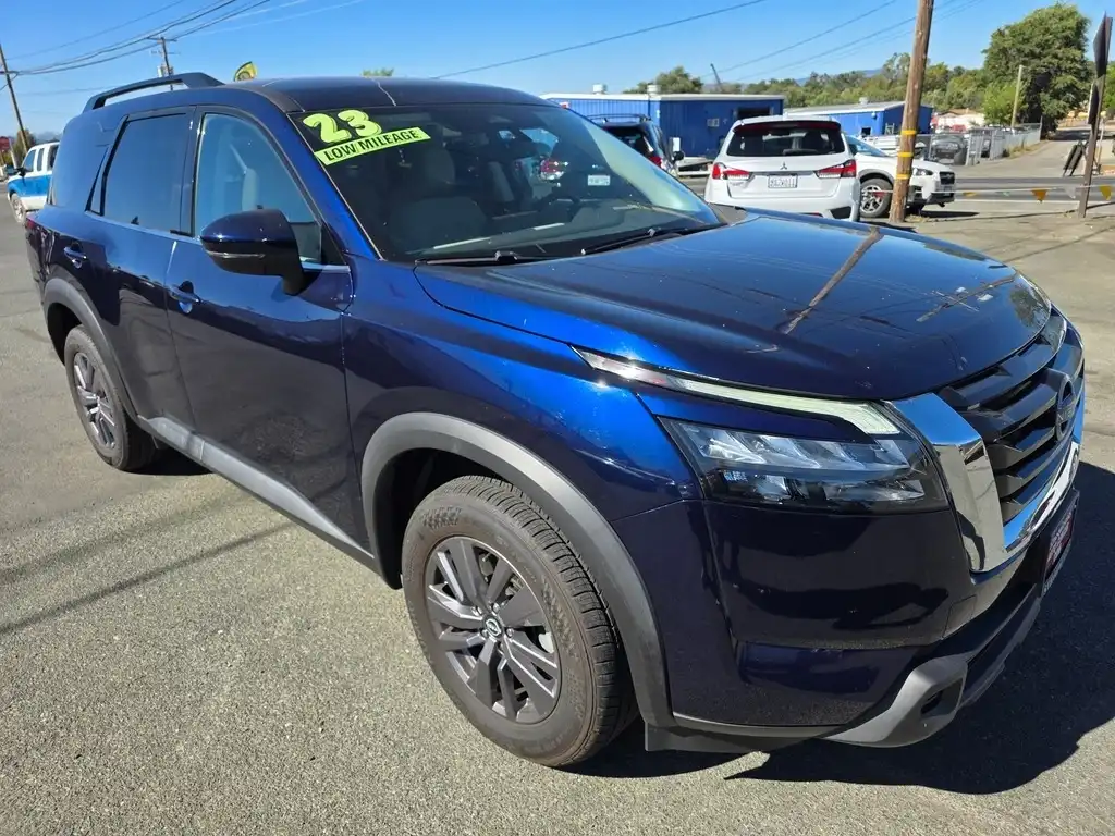 2023 Nissan Pathfinder SV 2WD's photo