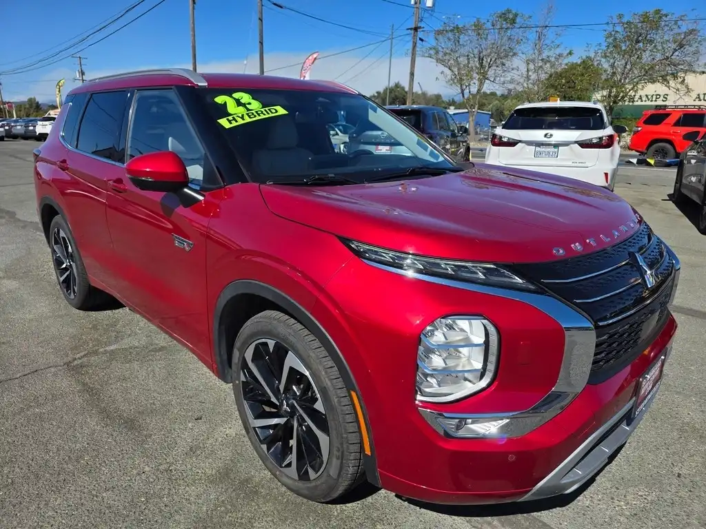 2023 Mitsubishi Outlander Plug-in Hybrid SEL S-AWC's photo