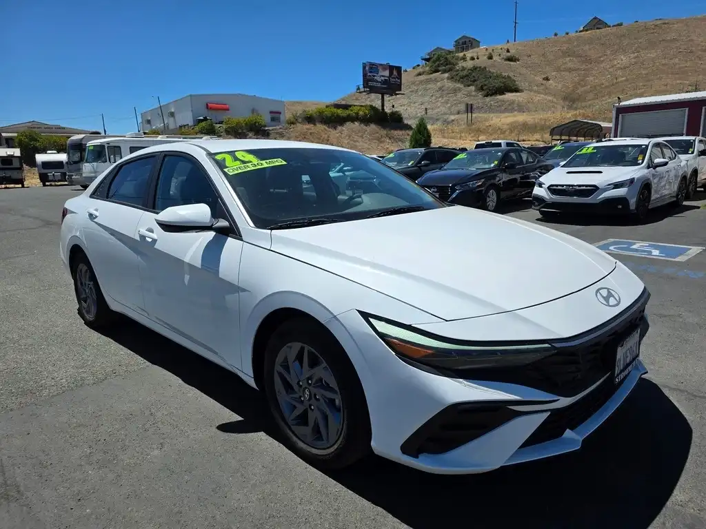 2024 Hyundai Elantra 2.0 SEL IVT's photo