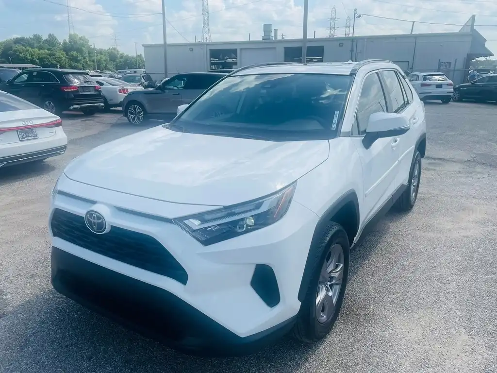 2024 Toyota RAV4 XLE FWD's photo