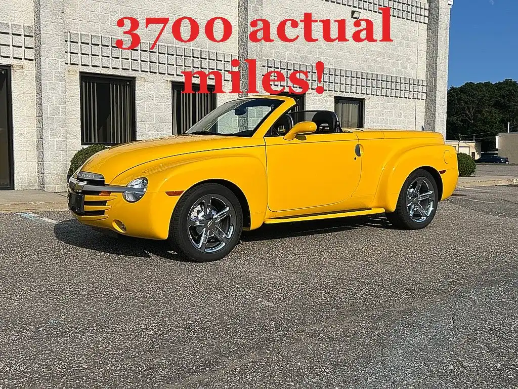 2005 Chevrolet SSR Base's photo
