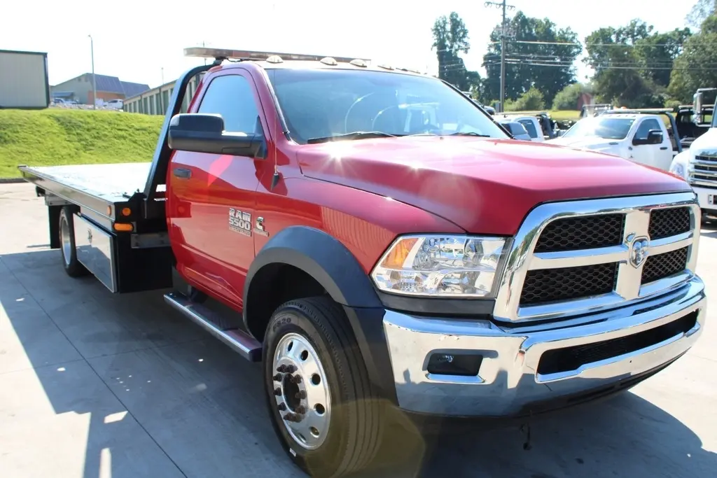 2017 RAM 5500 undefined photo 3