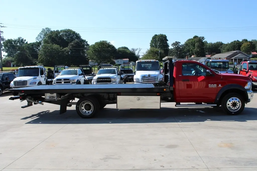 2017 RAM 5500 undefined photo 4