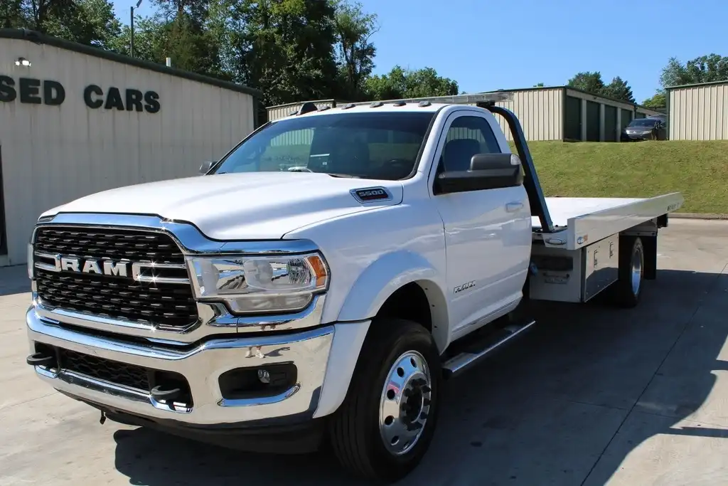 2022 RAM 5500 SLT 4WD Regular Cab LWB DRW 205" WB's photo