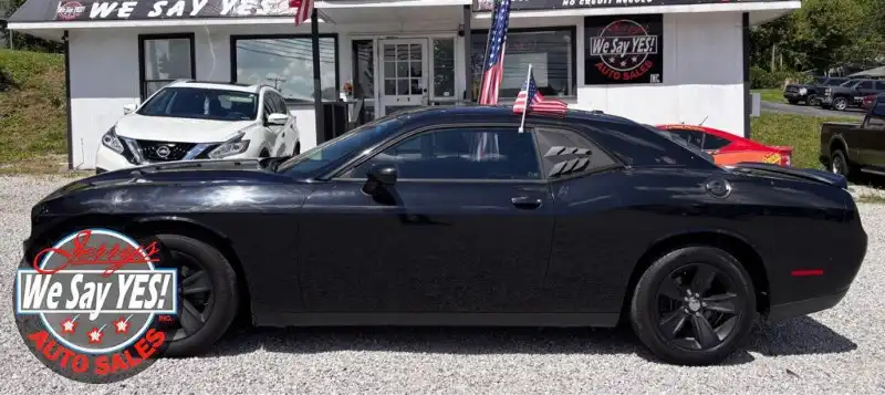 2015 Dodge Challenger SXT's photo