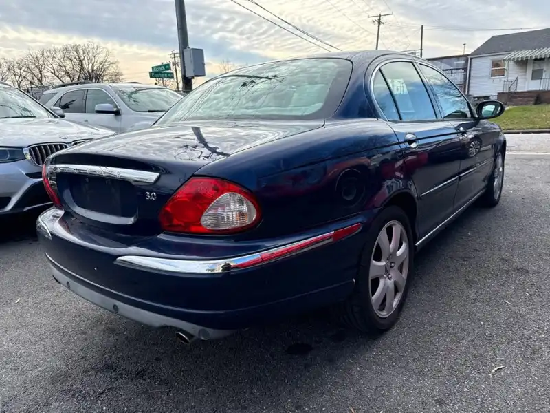 2004 Jaguar X-Type's photo