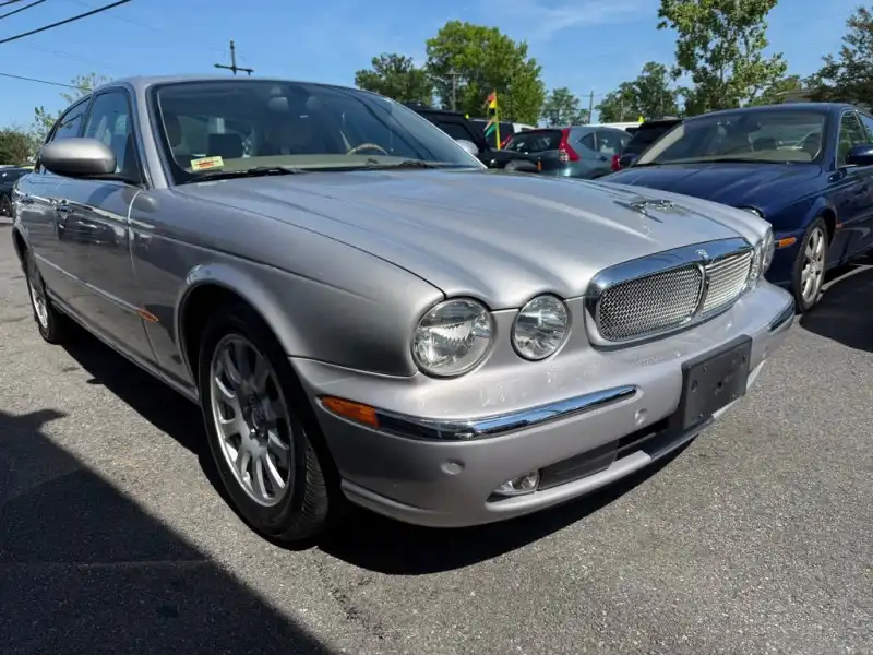 2004 Jaguar XJ XJ8's photo