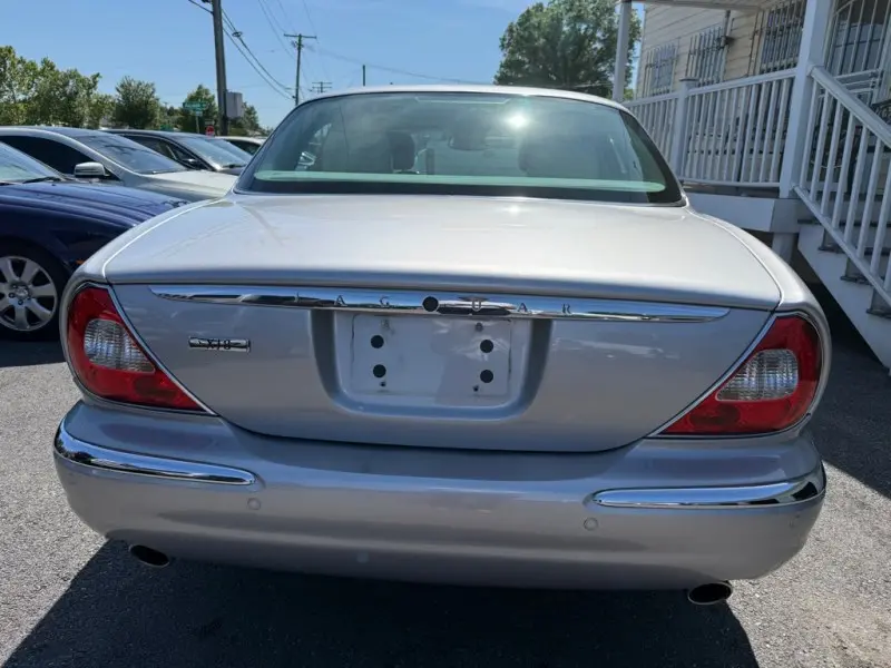 2004 Jaguar XJ XJ8 photo 3