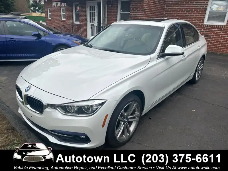 2017 BMW 3 Series 330i xDrive Sedan's photo