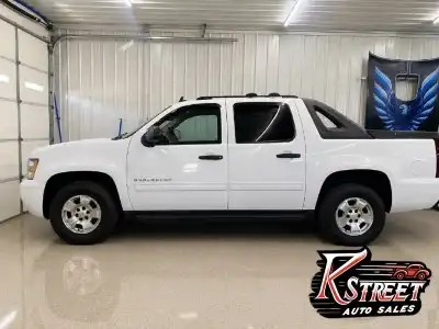 2010 Chevrolet Avalanche 2WD Avalanche LS's photo