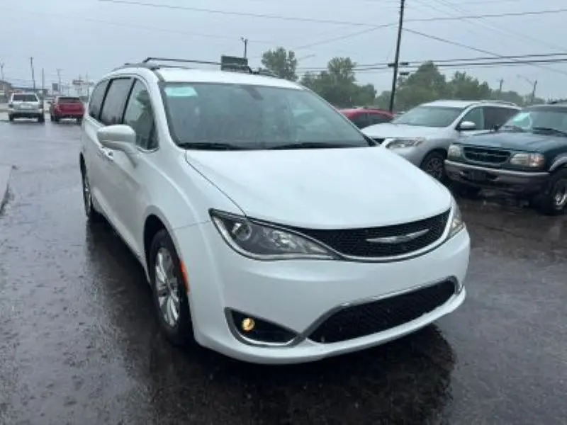 2017 Chrysler Pacifica Touring-L photo 2