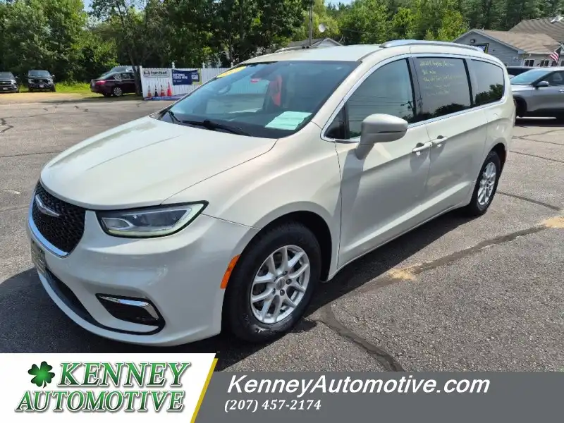 2021 Chrysler Pacifica Touring L's photo